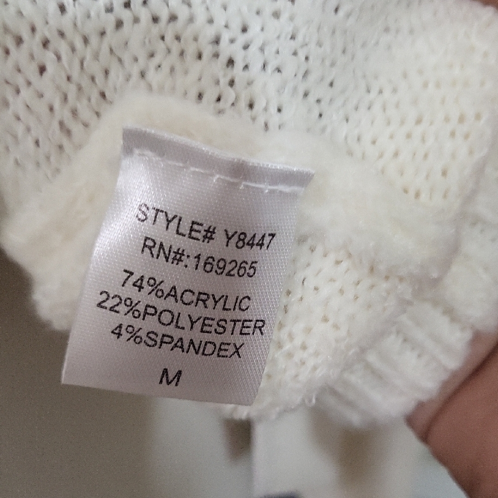 Off White Knit Sweater Showing TEDDY BEAR with Bow design. - Picture 10 of 13
